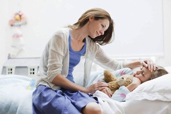 Hướng dẫn các bà mẹ xử lý trẻ bị sốt cao đúng cách tại nhà