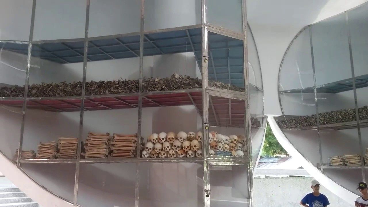 Những hang động chôn người trong thảm sát Ba Chúc