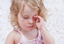 Đau mắt đỏ ở trẻ em cách xử lý khi trẻ bị đau mắt đỏ